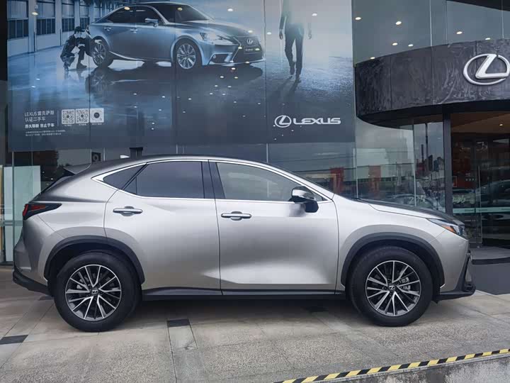 Фото 3 - Lexus NX