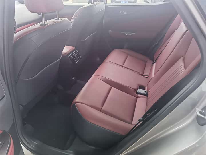 Фото 9 - Lexus NX