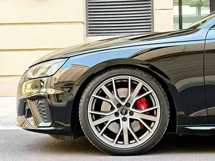 Фото 4 - Audi S4