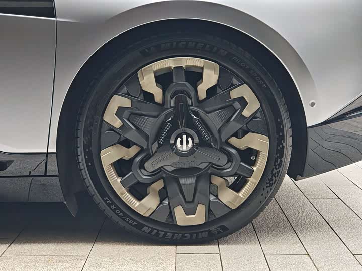 Фото 7 - HiPhi Z