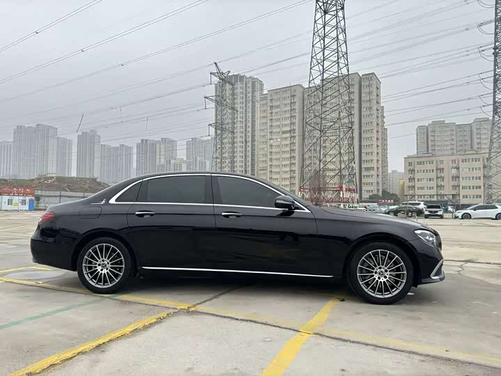 Фото 4 - Mercedes-Benz E-Class