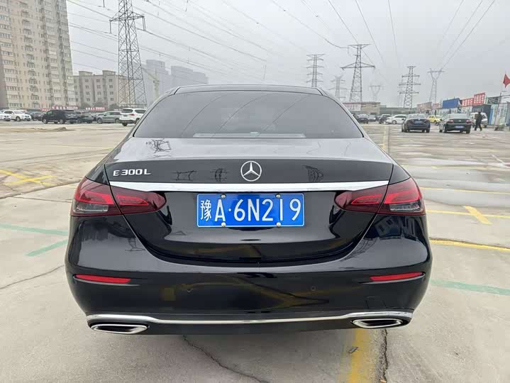 Фото 5 - Mercedes-Benz E-Class