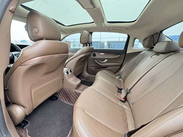 Фото 8 - Mercedes-Benz E-Class