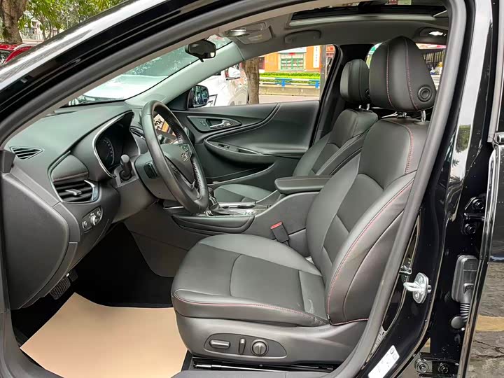 Фото 9 - Chevrolet Malibu XL