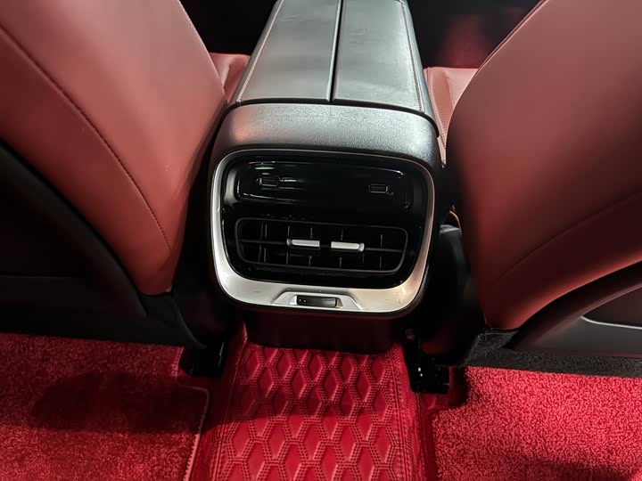 Фото 6 - XPeng P7