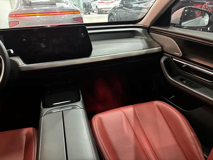 Фото 8 - XPeng P7