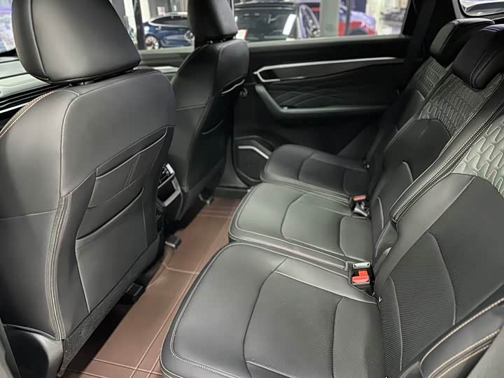 Фото 9 - Geely Okavango L