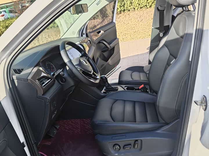 Фото 7 - Volkswagen Tharu