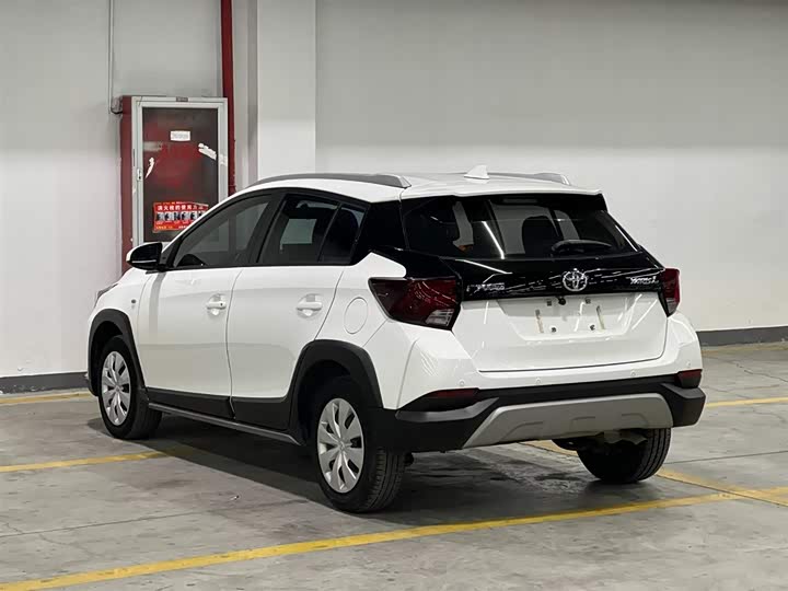 Photo 4 - Toyota Yaris L Hatchback