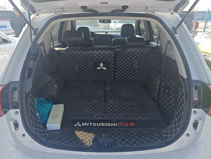 Фото 4 - Mitsubishi Outlander