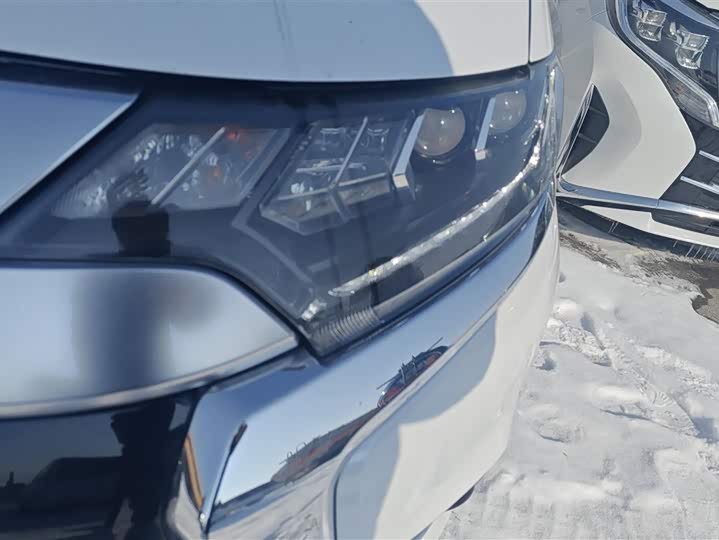 Фото 5 - Mitsubishi Outlander