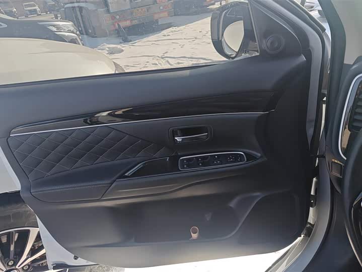 Фото 7 - Mitsubishi Outlander