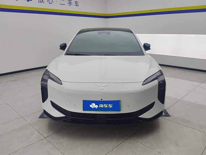 Photo 2 - Hongqi EH7