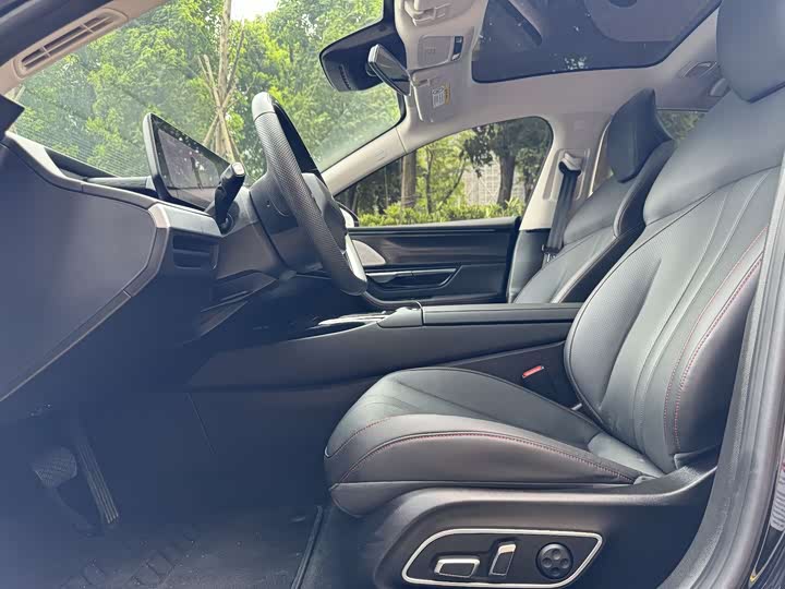 Фото 8 - XPeng P7