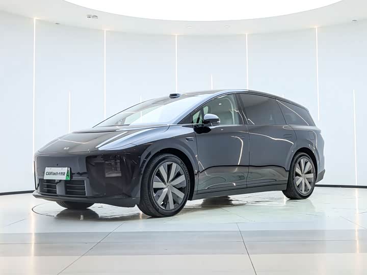 Фото 1 - LiXiang i8