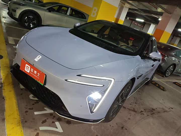 Фото 1 - Avatr 06