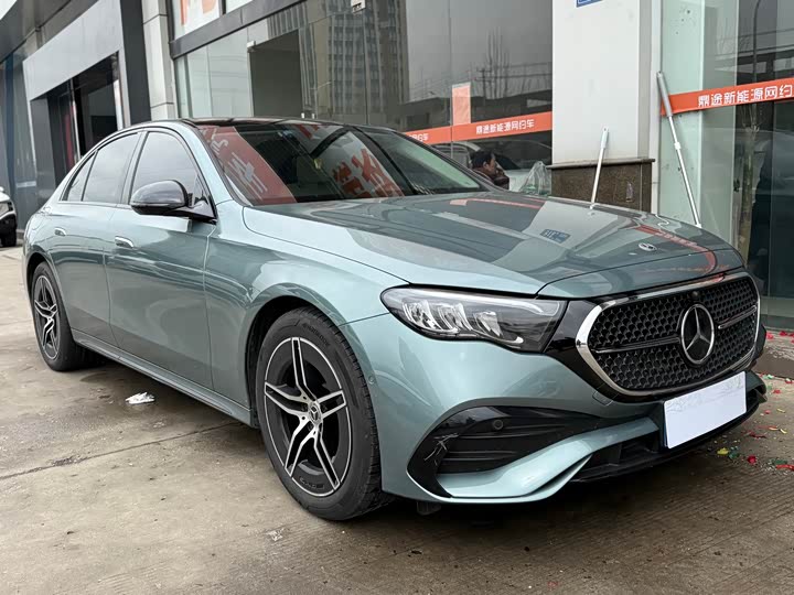 Фото 3 - Mercedes-Benz E-Class