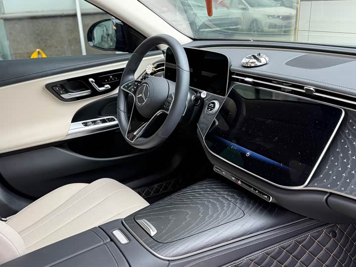 Фото 4 - Mercedes-Benz E-Class