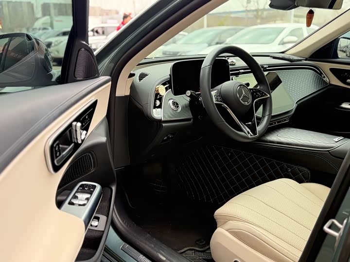 Фото 5 - Mercedes-Benz E-Class