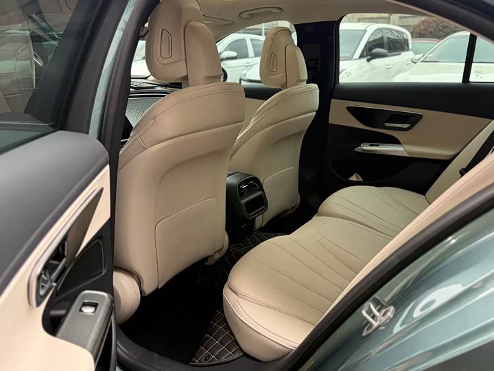 Фото 8 - Mercedes-Benz E-Class