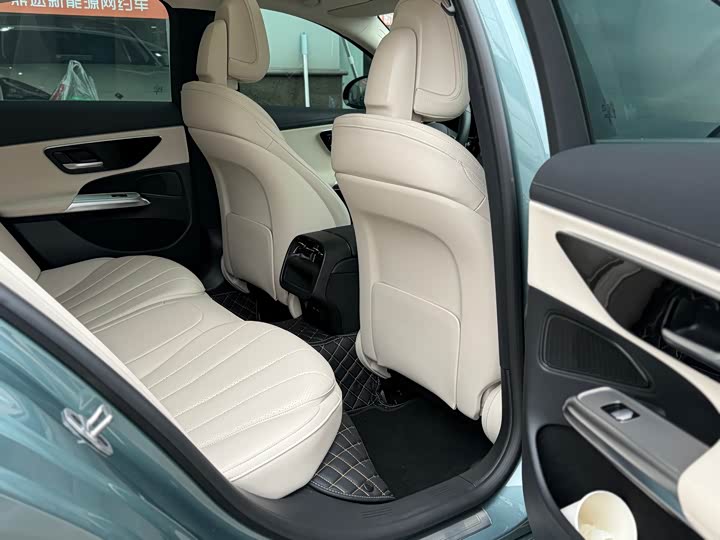 Фото 9 - Mercedes-Benz E-Class