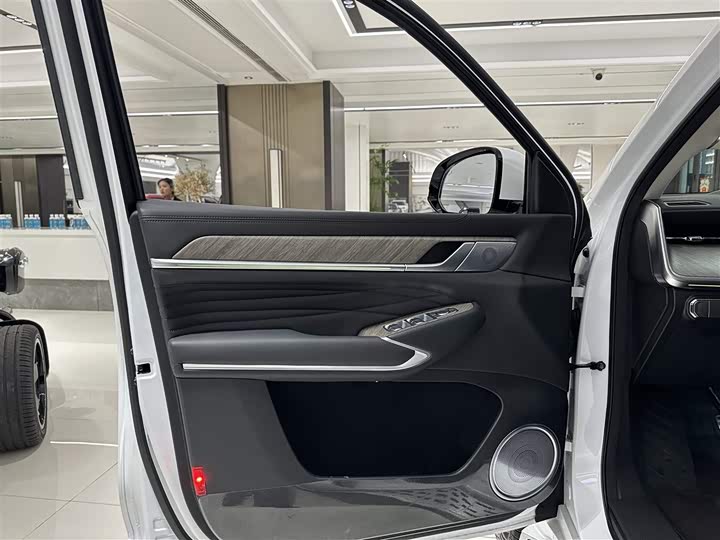 Фото 6 - Tank 500 Hybrid