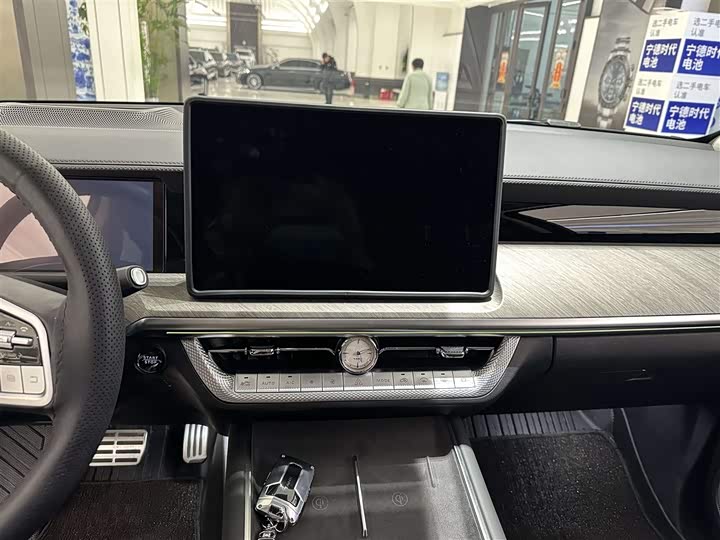 Фото 9 - Tank 500 Hybrid