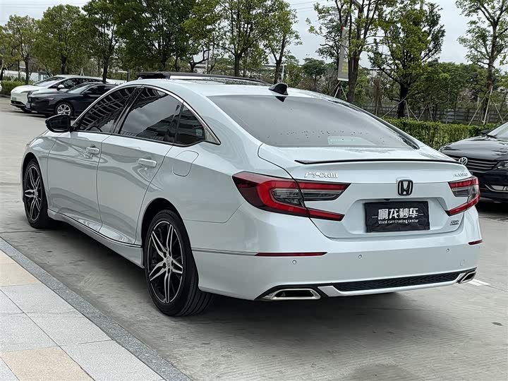 Фото 6 - Honda Accord