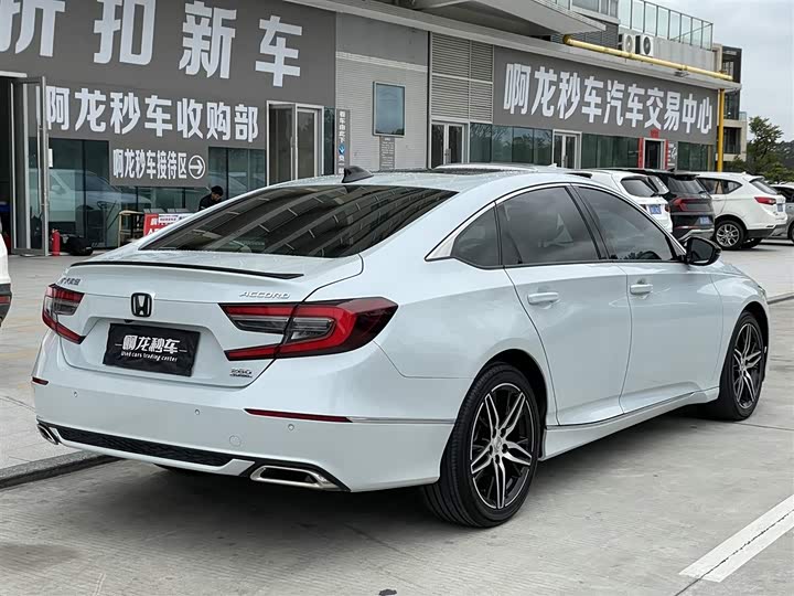 Фото 9 - Honda Accord