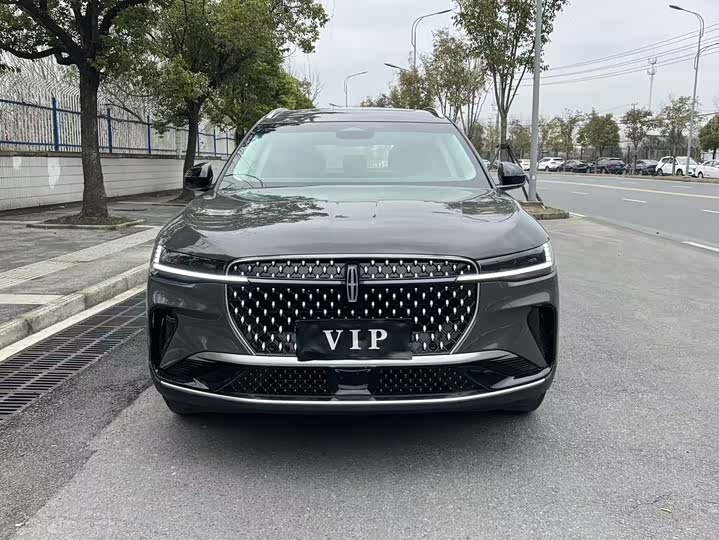 Фото 2 - Lincoln Nautilus