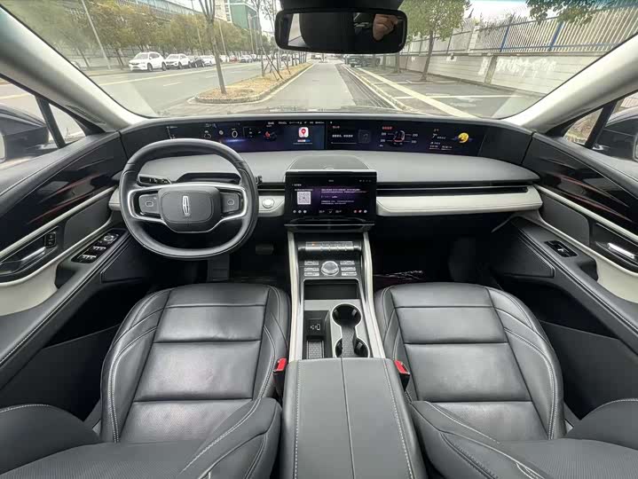 Фото 4 - Lincoln Nautilus