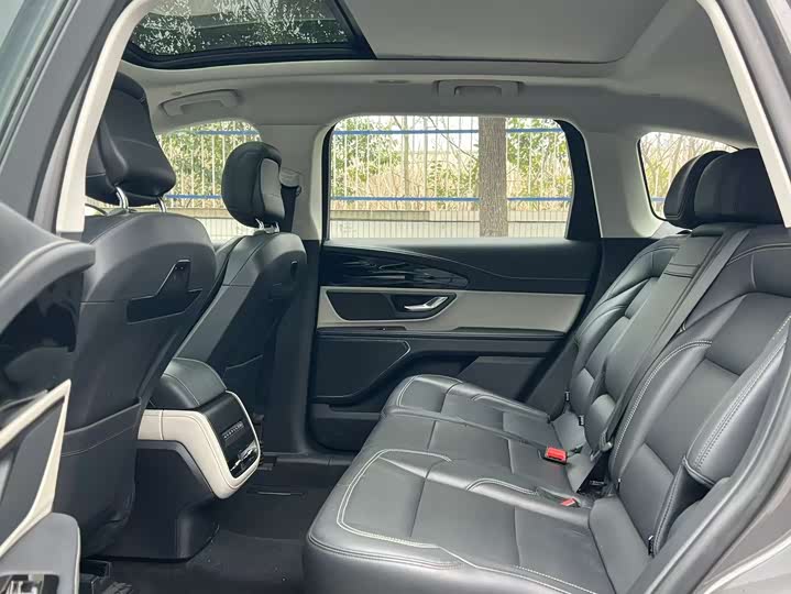 Фото 6 - Lincoln Nautilus