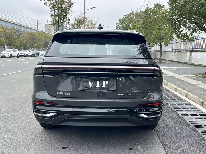 Фото 8 - Lincoln Nautilus