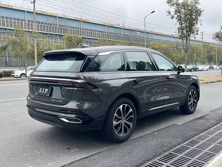 Фото 9 - Lincoln Nautilus