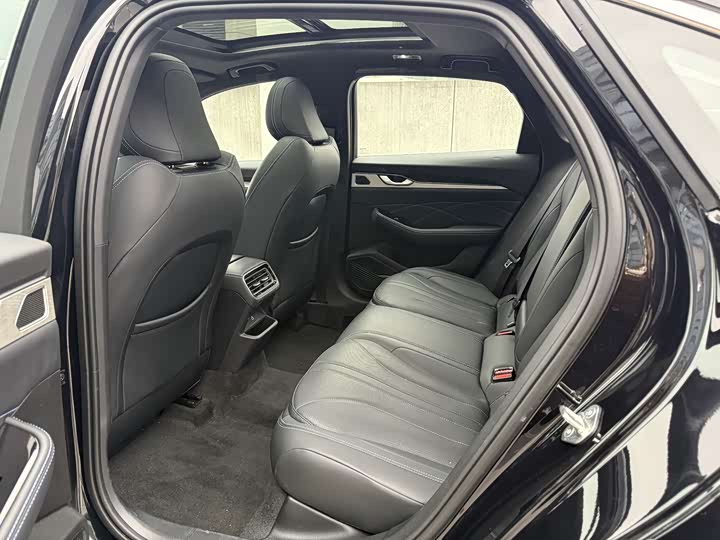 Фото 6 - Geely Preface