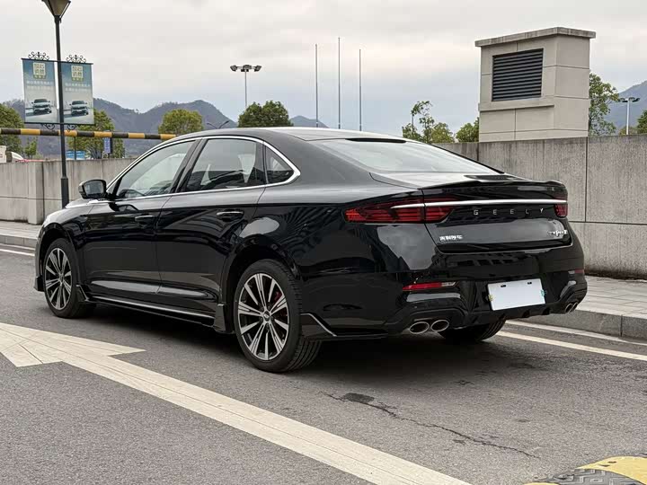 Фото 9 - Geely Preface