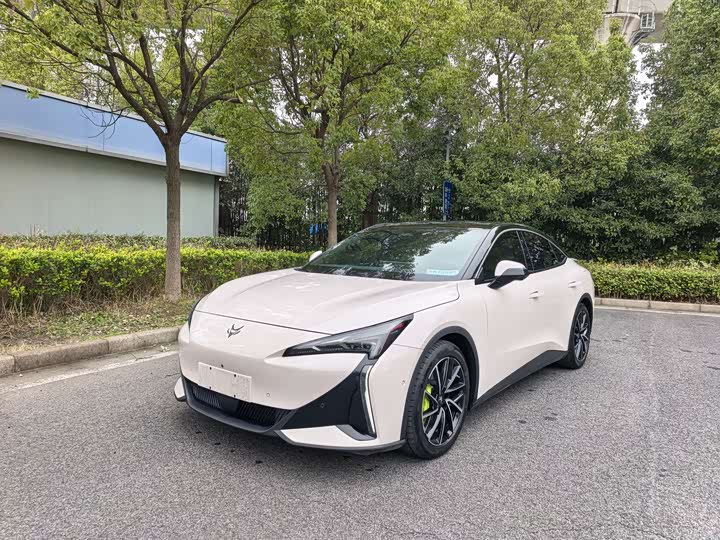 Фото 1 - BAIC Arcfox Alpha S5