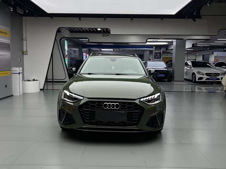 Фото 2 - Audi A4