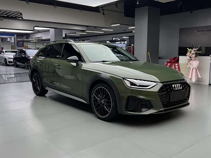 Фото 3 - Audi A4