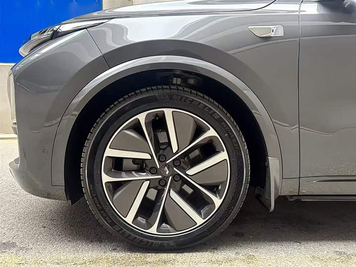 Фото 6 - LiXiang L9