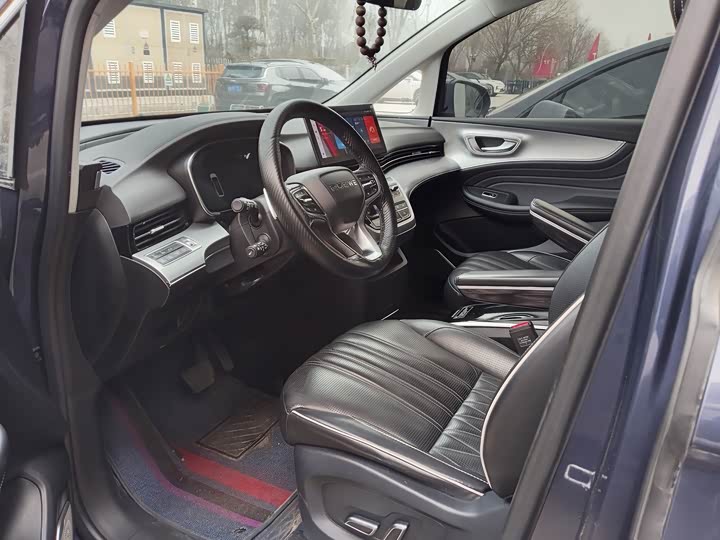 Фото 4 - Roewe iMax 8