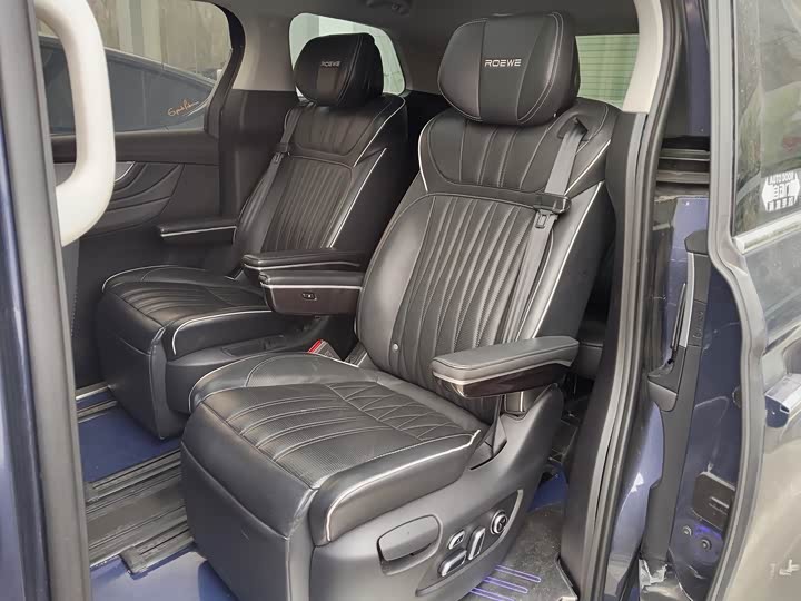 Фото 5 - Roewe iMax 8