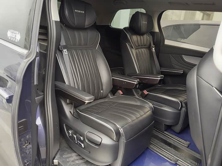 Фото 9 - Roewe iMax 8