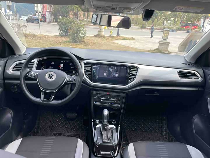 Photo 4 - Volkswagen T-Roc