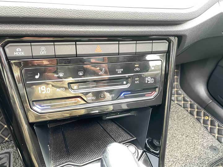 Photo 5 - Volkswagen T-Roc