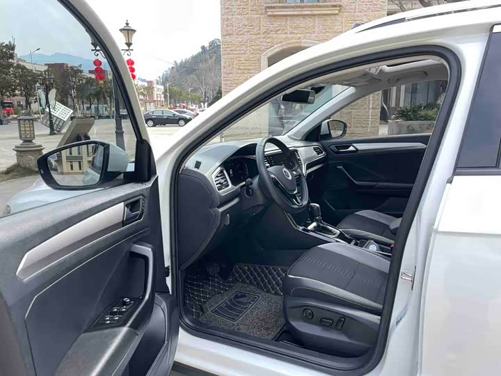 Photo 6 - Volkswagen T-Roc