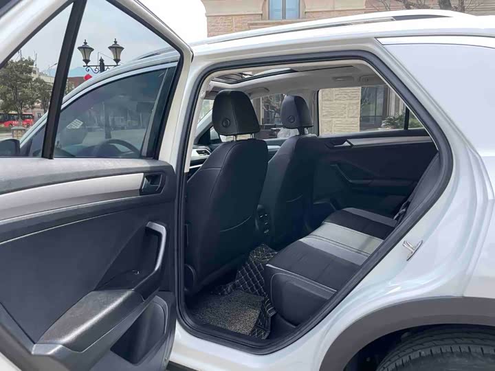 Photo 7 - Volkswagen T-Roc