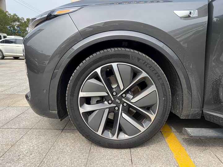 Фото 6 - LiXiang L8