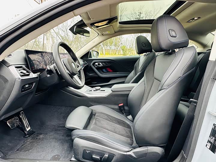 Photo 8 - BMW 2 Series