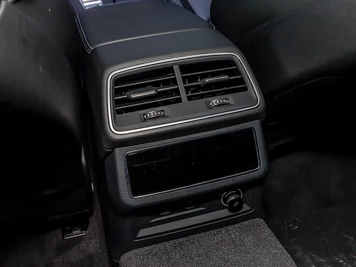 Фото 8 - Audi A6L